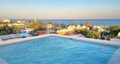 Central 4-bedroom condo with WiFi, AC in fantastic Puerto Morelos