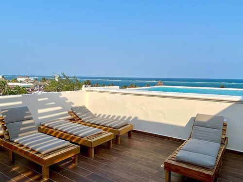 Central 4-bedroom, 3 bath Condo with WiFi, AC in fantastic Puerto Morelos