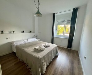 2 slaapkamers, een strijkplank/strijkijzer, wifi, beddengoed