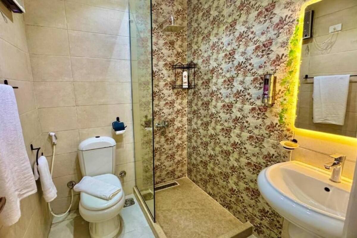 Deluxe Double Room, City View | Bathroom