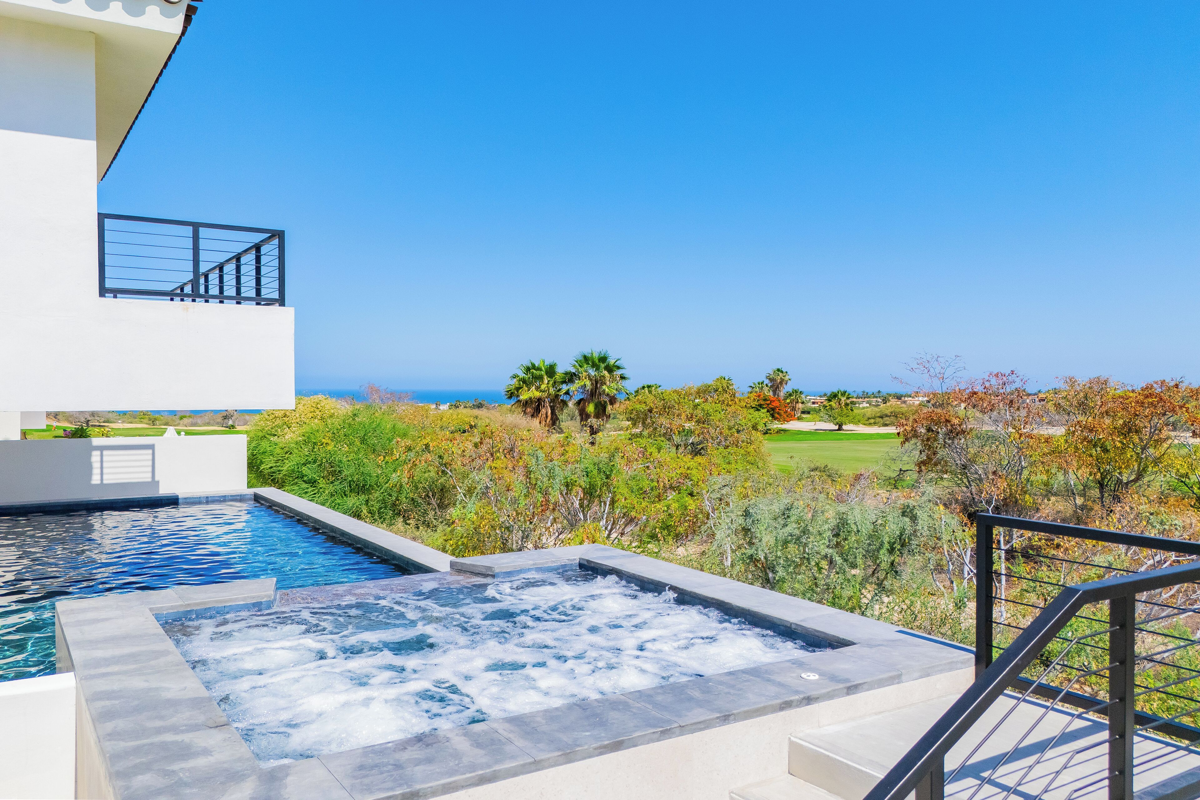 Een verwarmd zwembad