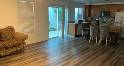 Charming house in enjoyable Sacramento with WiFi, AC,Close to Airport