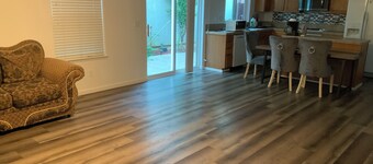 Charming house in enjoyable Sacramento with WiFi, AC,Close to Airport