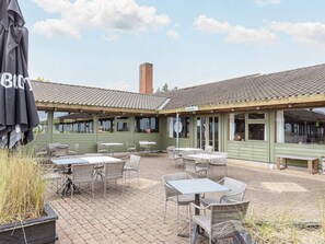 Apartamento | Restaurante al aire libre