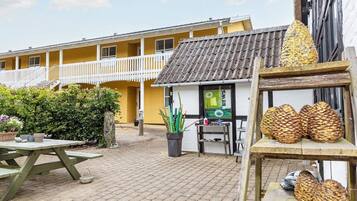 Apartment | Outdoor dining