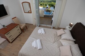 4 habitaciones, tabla de planchar con plancha y wifi gratis 