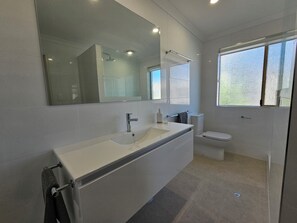 Shower, towels