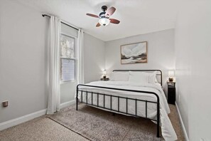 3 quartos, ferros/tábuas de passar roupa, Wi-Fi, roupa de cama