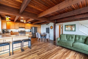 Smart TV - Clam Beach Cottage - New, spectacular ocean view stay! (McKinleyville)