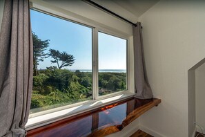 Interior - Clam Beach Cottage - New, spectacular ocean view stay! (McKinleyville)