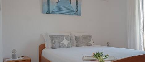 2 habitaciones, tabla de planchar con plancha, wifi y ropa de cama