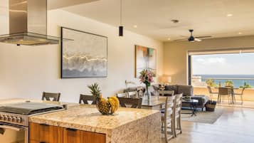 Apartment, 2 Bedrooms, Garden View | Dining room