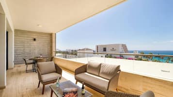 Apartamento, 2 quartos, vista para o jardim | Sacada