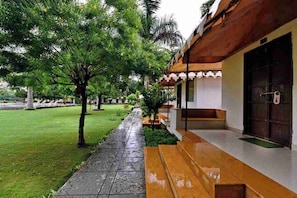 Desk, laptop workspace, free WiFi - Pichola Vilas (Udaipur)