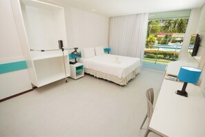 Deluxe Room, Non Smoking, Balcony | Hypo-allergenic bedding, free WiFi, bed sheets