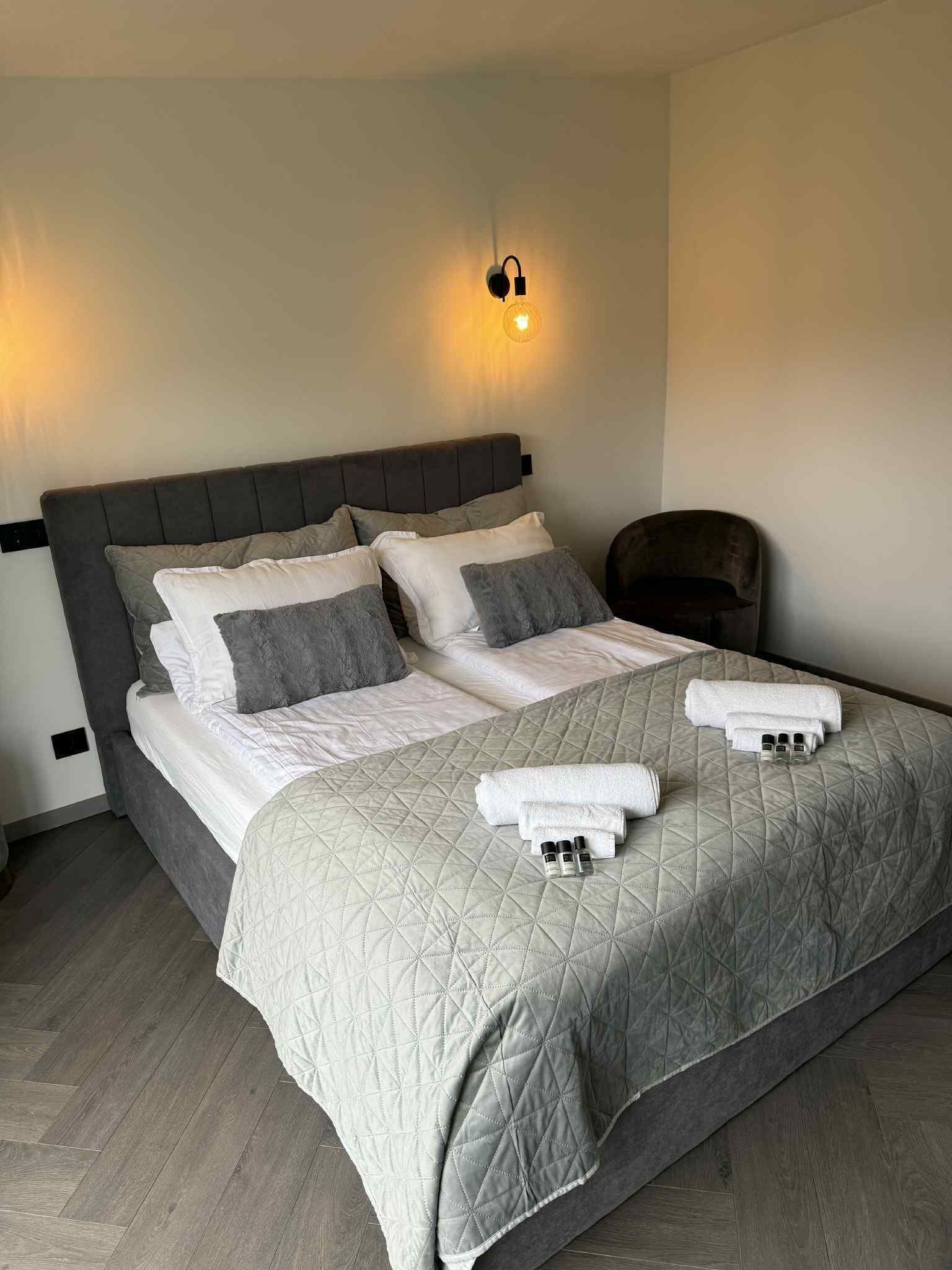 1 多间卧室、熨斗/熨衣板、免费 WiFi、床单