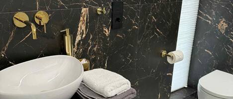 Shower, jetted tub, hair dryer, towels