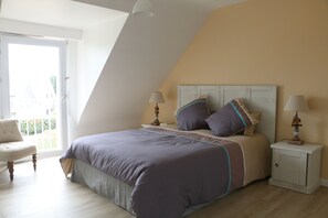 4 chambres, fer et planche à repasser, Wi-Fi, draps fournis