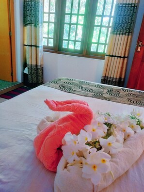 Classic Shared Dormitory, Mixed Dorm, Non Smoking, Garden View | Hypo-allergenic bedding, memory-foam beds, desk, free WiFi - Greenwood Udawalawa safari resort (Udawalawa)