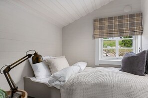 WiFi, bed sheets