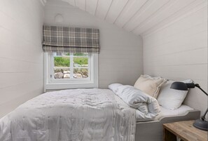 WiFi, bed sheets