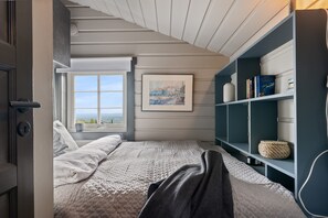 2 bedrooms, bed sheets