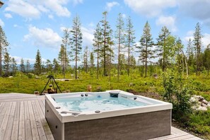 Tina de hidromasaje al aire libre