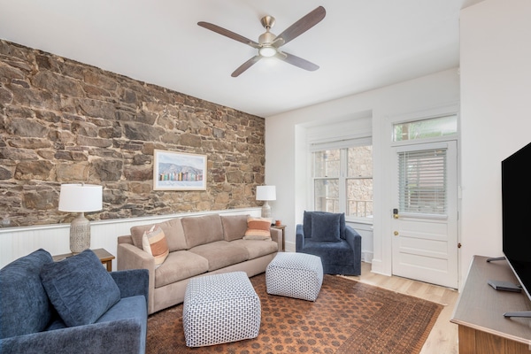 Condo, 1 Bedroom | Living area