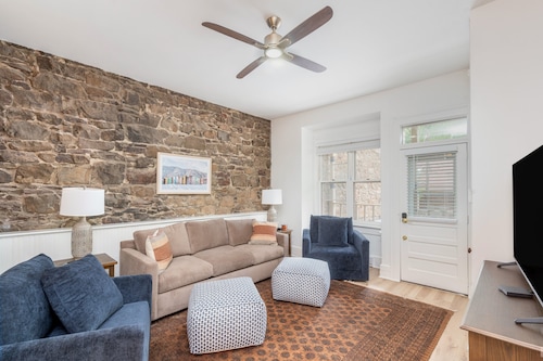 Stone Alley Condo 1 Bedroom Condo