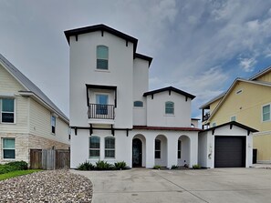 Exterior - Casa Blanca | Waterfront, Pool + Pier (Rockport)