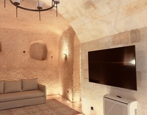 Superior Suite | In-room safe, desk, laptop workspace, blackout drapes