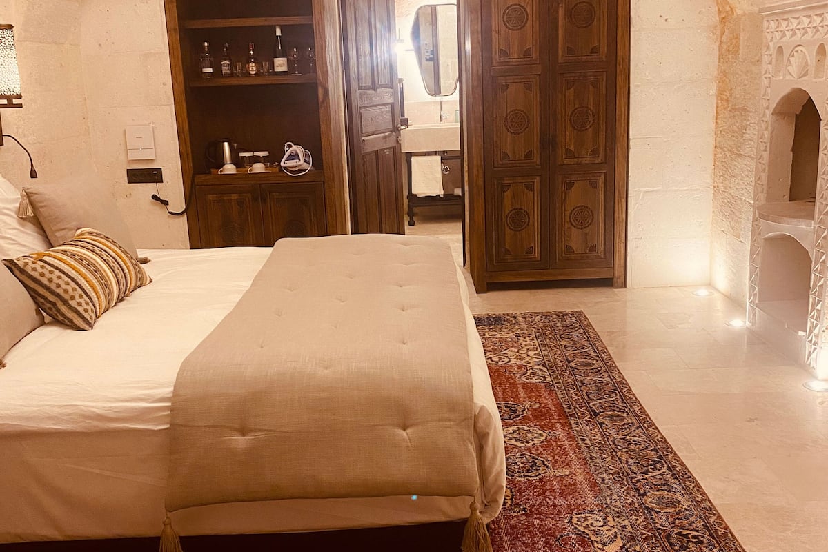 Ropa de cama de alta calidad, colchones con efecto memoria y minibar