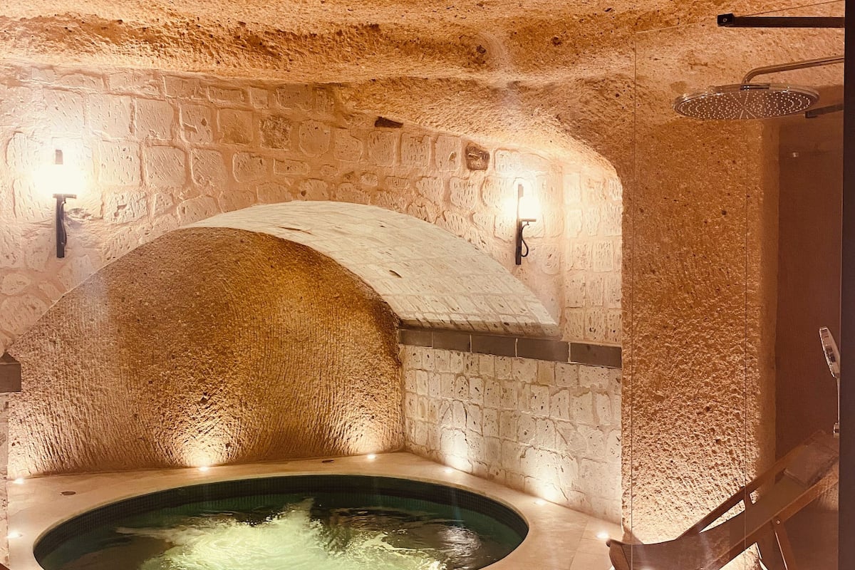 Suite supérieure | Literie de qualité, lit avec matelas en mousse à mémoire, minibar