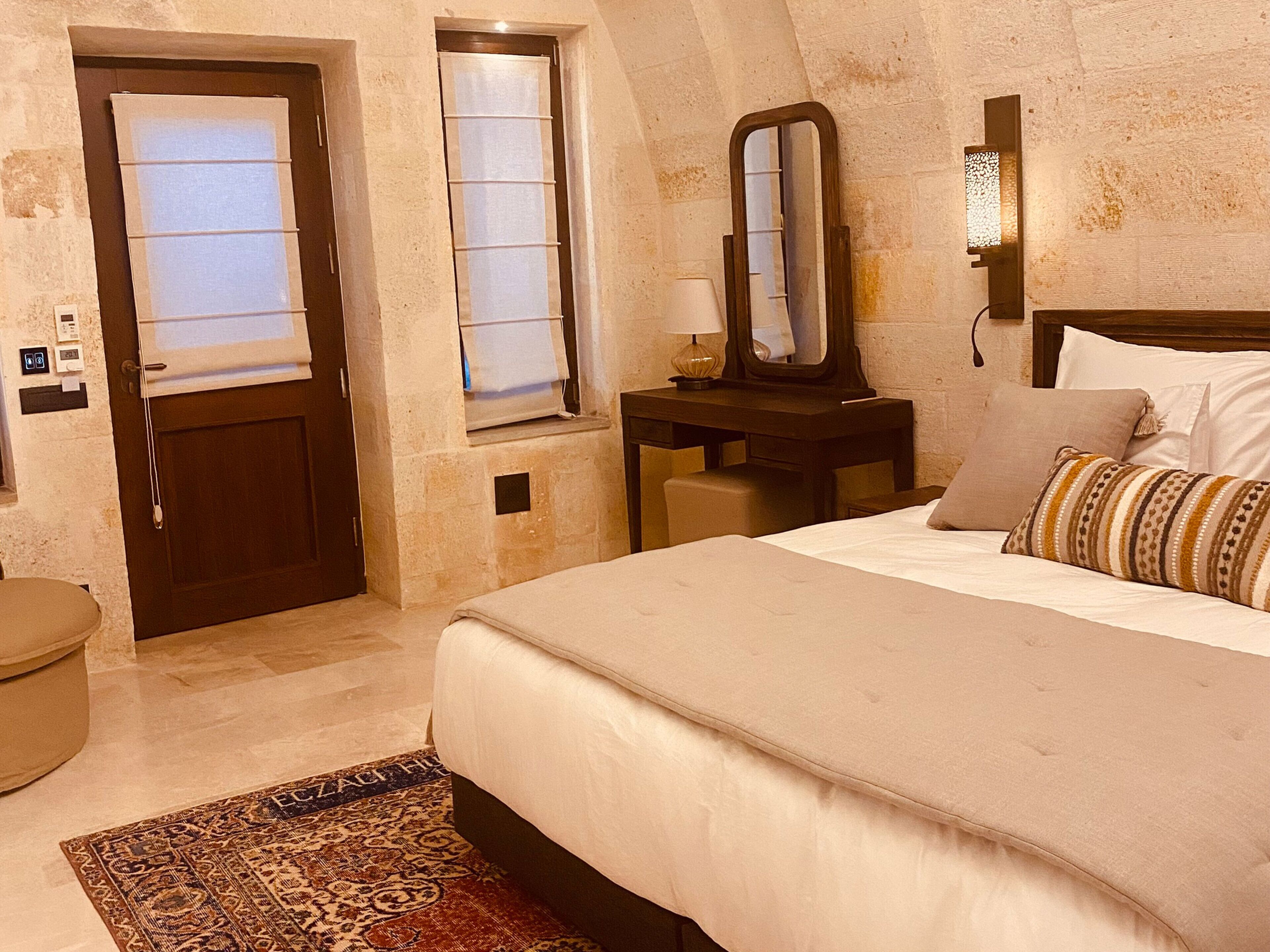 标准双人房或双床房, 庭院景观 | 高档床上用品、记忆海绵床垫、迷你吧、客房内保险箱