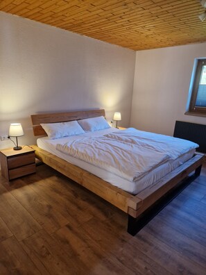 4 bedrooms, WiFi, bed sheets