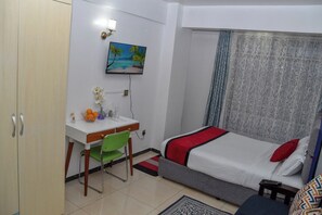 1 bedroom, iron/ironing board, WiFi, bed sheets - Cozy studio in a secure serene neighborhood in Nairobi with WiFi and a gym. (Nairobi)