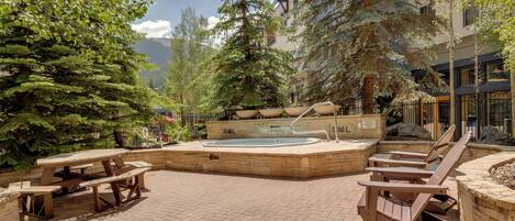 مغطس سبا خارجي