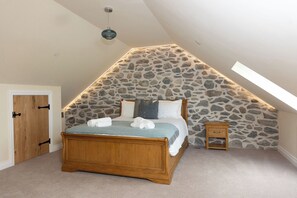 3 habitaciones, decoración personalizada y muebles diferentes 