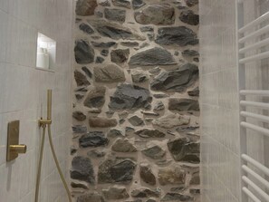 Cottage | Bathroom | Shower