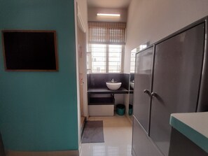 Shower, towels - FF21-HBR (Bengaluru)