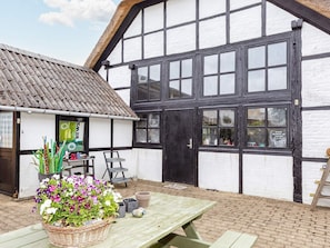 Rumah | Tempat makan outdoor