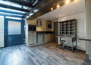 Fridge, microwave, stovetop, coffee/tea maker