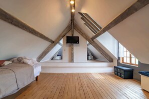 4 bedrooms, desk, iron/ironing board, travel cot