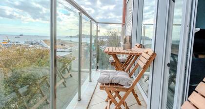 Bosphorus View: Spacious 3-bedroom apartment in lovely Istanbul with AC