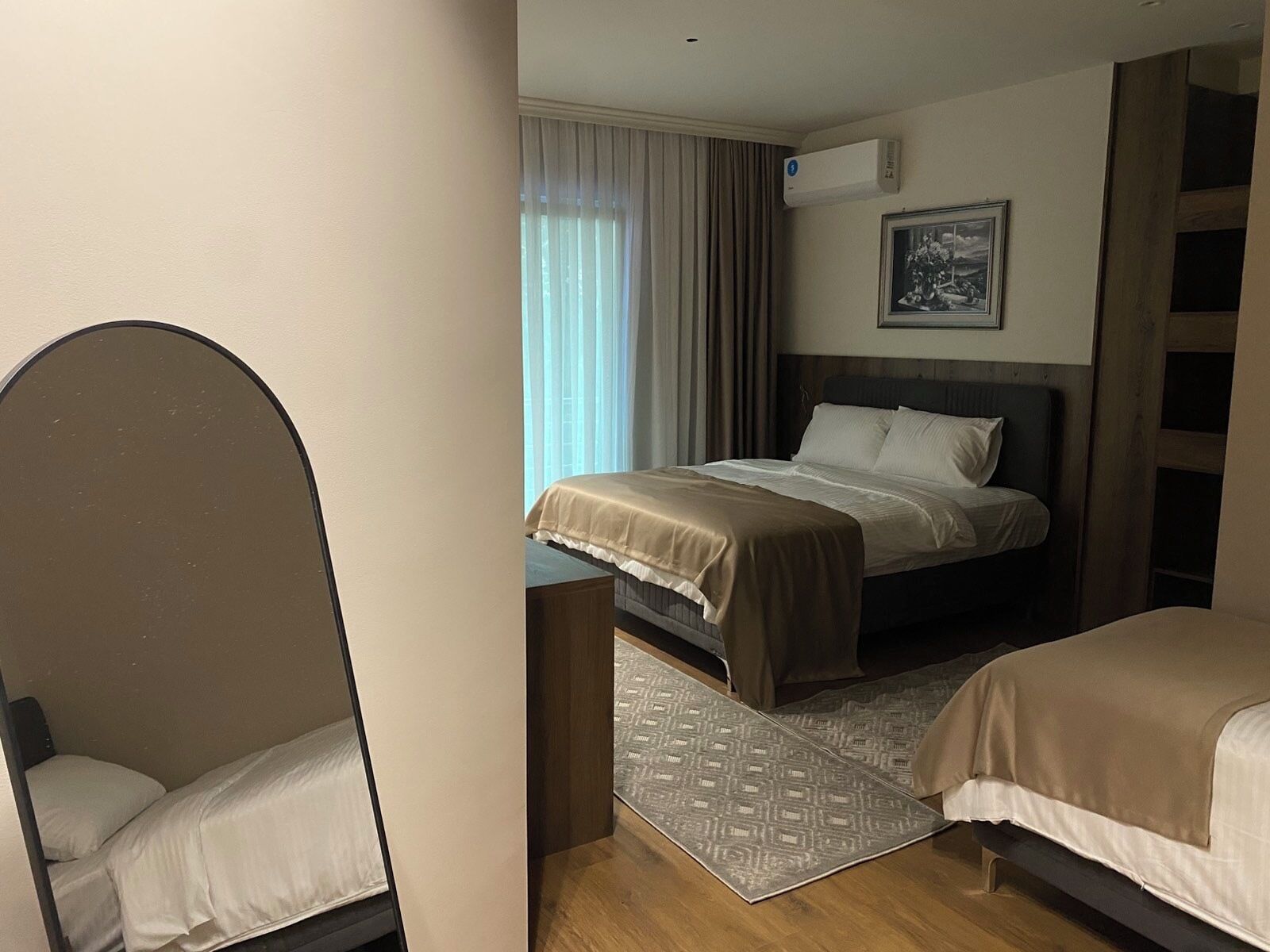 書桌、筆電工作空間、免費無線上網