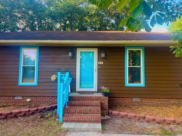 Exterior detail - Welcome to Wilmington and have the local experience! (Wilmington)