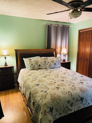 2 bedrooms, desk, free WiFi, bed sheets