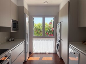 Réfrigérateur, micro-ondes, four, lave-vaisselle