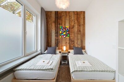 Stylish city apartment for up to 8 people, 5 minutes walk to the subway.