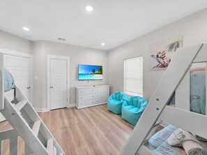 5 bedrooms, WiFi, bed sheets